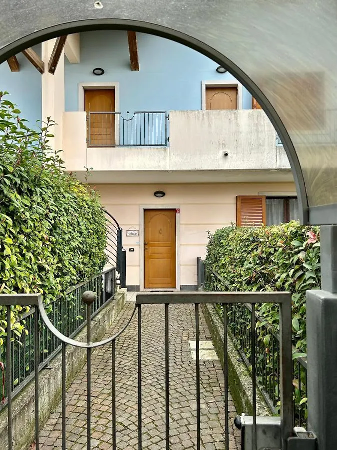 Apartment Green Room Del Garda Castelnuovo del Garda Italy